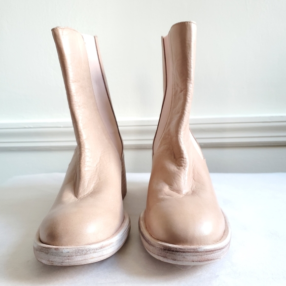 New Free People Essential Chelsea Natural Boots - Picture 10 of 16